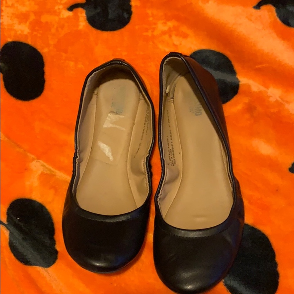 black flats